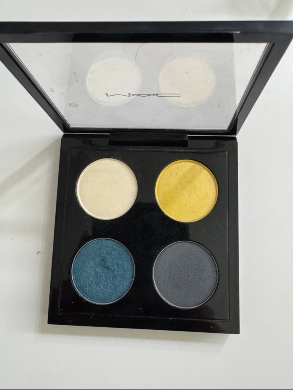 MAC Cosmetics Eyeshadow Quad — White, Yellow, Teal, Gray